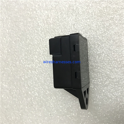เครื่องจักรการเกษตร V3800 V2003 Kubota เครื่องยนต์รีเลย์ 15694-65992