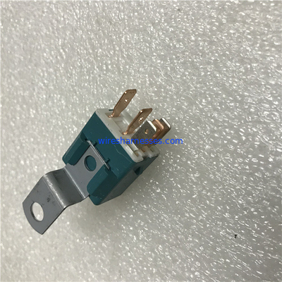 156700-1840 รีเลย์เครื่องปรับอากาศ Isuzu Denso สำหรับเครื่องจักรก่อสร้าง